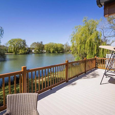 Stunning Lodge With Free Wifi For Hire At Carlton Meres In Suffolk Ref 60013M 삭스먼덤 외부 사진