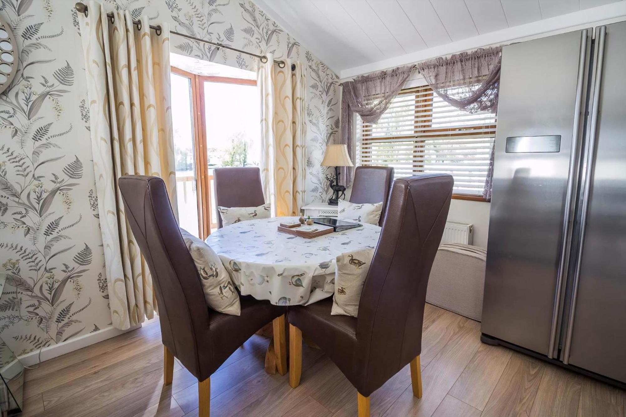 Stunning Lodge With Free Wifi For Hire At Carlton Meres In Suffolk Ref 60013M 삭스먼덤 외부 사진